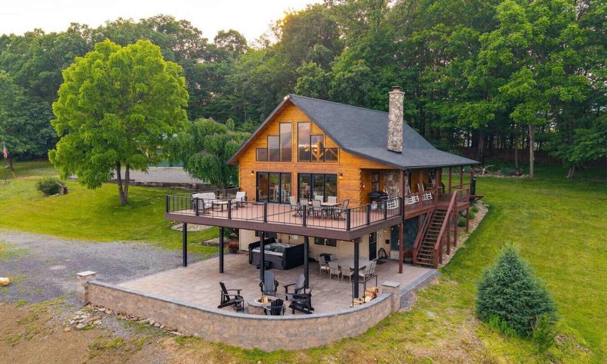 Mattawana Cabin | The perfect family retreat, hot tub, fire pit, playhouse for the kids with a zip line! Plenty of fun for the young and old alike! All while enjoying the majestic views of Juniata County.