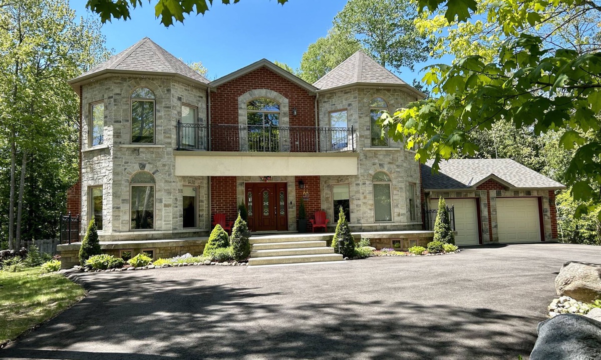 Lafontaine Cottage | The perfect get away by the Georgian Bay!