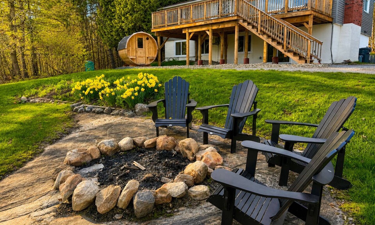 Muskoka Lakes Cottage | The Perfect Muskoka Getaway - Waterfront Sauna Fire Pit Ping Pong & Darts