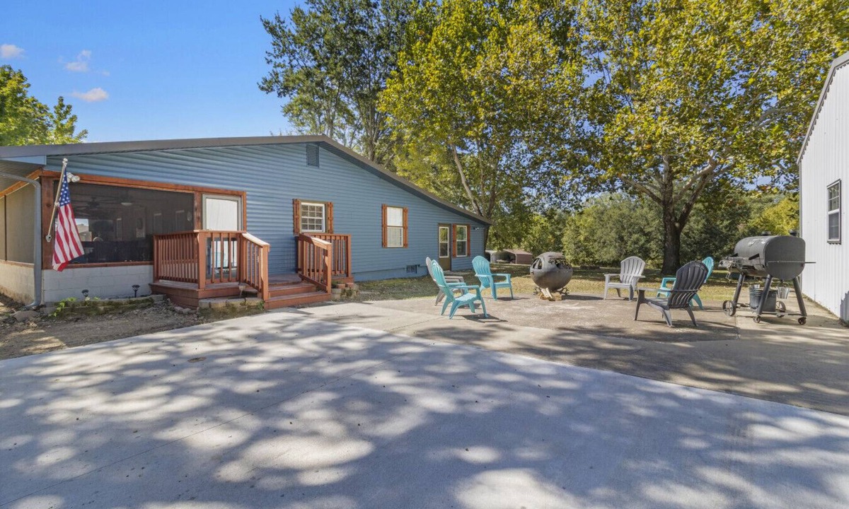 Longtown House | The Perfect Porch Retreat!