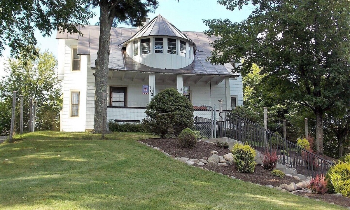 Town of Webb House | The perfect year-round family destination!