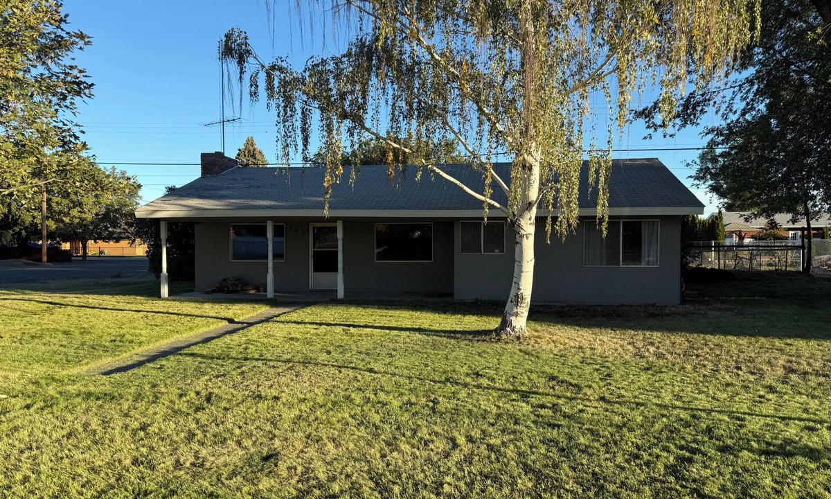 Coulee City House | The Peterson House in Downtown Coulee City