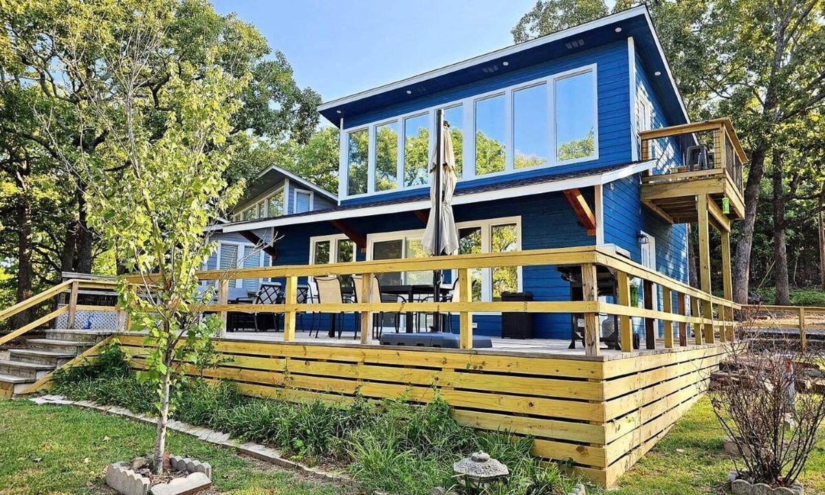 Pettit Cabin | The Pettit Bay Hideaway - Lakeview, Pool, Wifi, Large Deck, Firepit, and More!