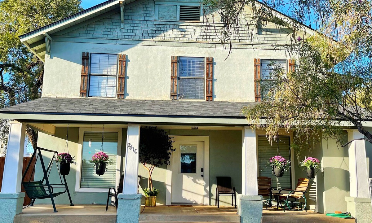 Lubbock House | The Phatt daddy (house near Texas tech Stadium)
