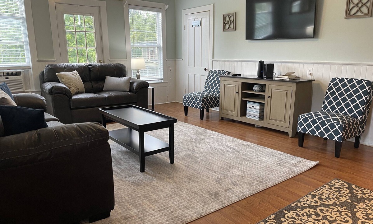 Cooperstown House | The Phoenix Inn - Updated, 5 minutes to Dreams Park, fire pit