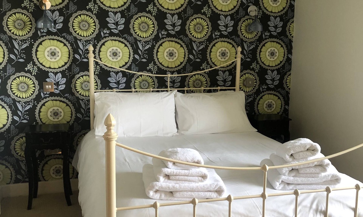 Saint Goran House | The Picture Window - Beautiful Grade 2 listed barn conversion