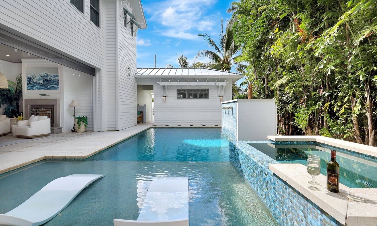 Old Naples House | The Pier House – Timeless Old Naples Luxury Steps from the Beach & Third Street South
