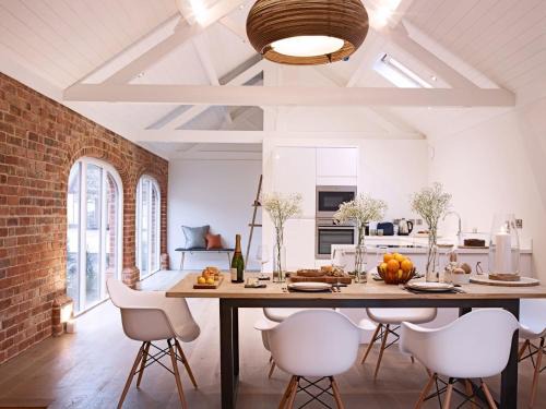 Moreton House | The Piggery