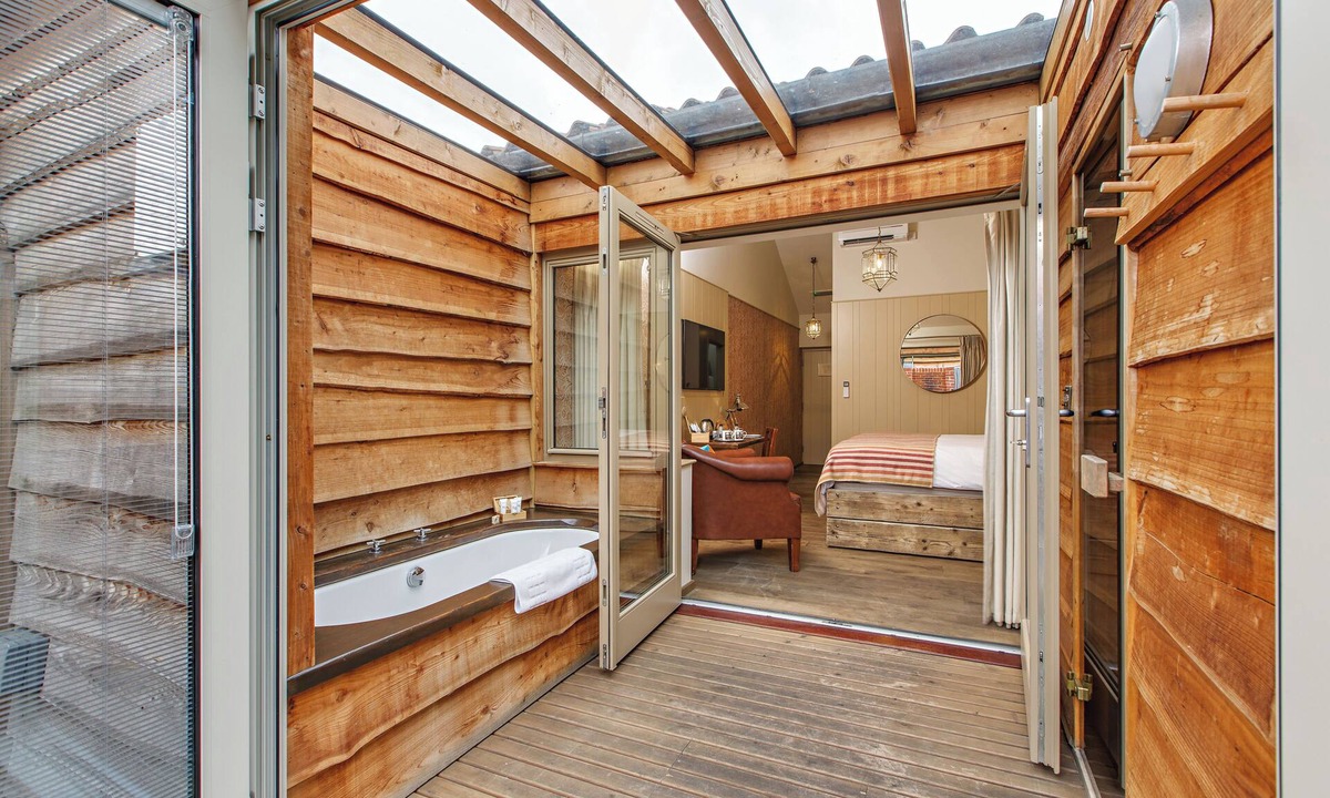 Edgefield Hotel | The Pigs