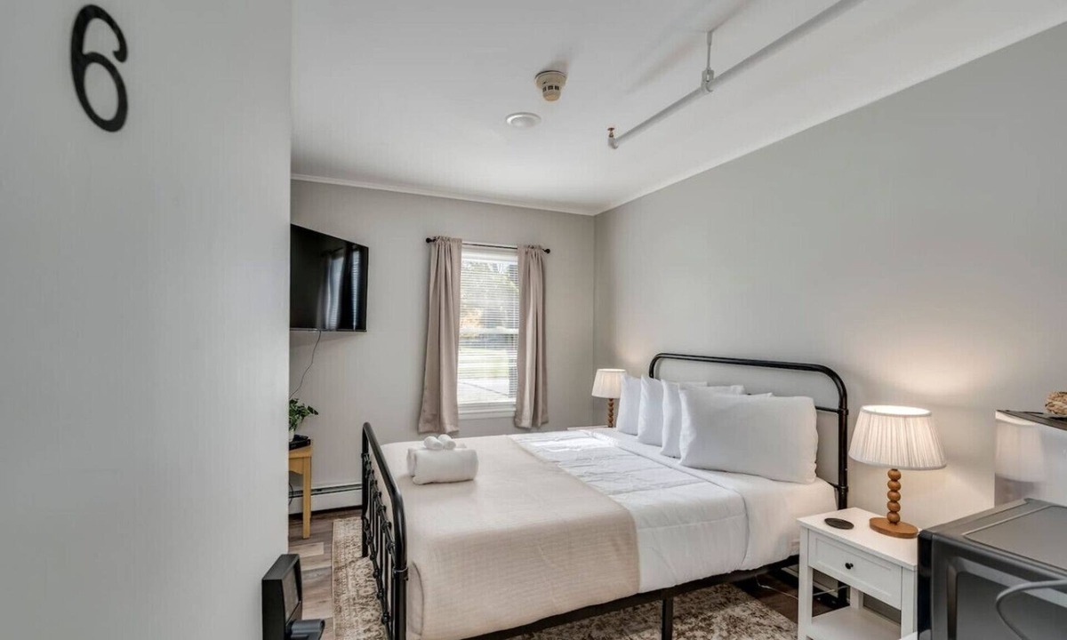 Watertown Bed & Breakfast | The Pine Street Inn - Room 6
