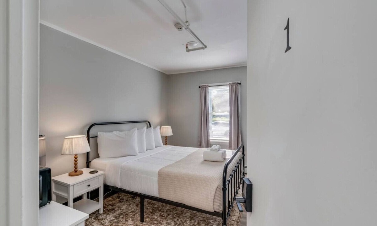 Watertown Bed & Breakfast | The Pine Street Inn - Room 1