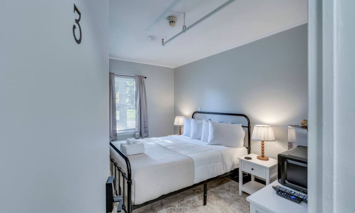 Watertown Bed & Breakfast | The Pine Street Inn - Room 3