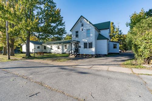 Watertown Hotel | The Pine Street Inn