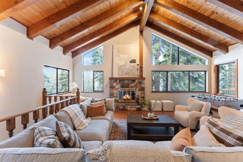 Kingswood Estates House | The Pinecrest Retreat