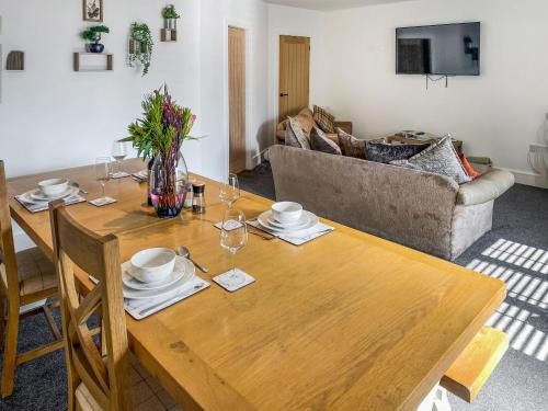 Redruth House | The Pines