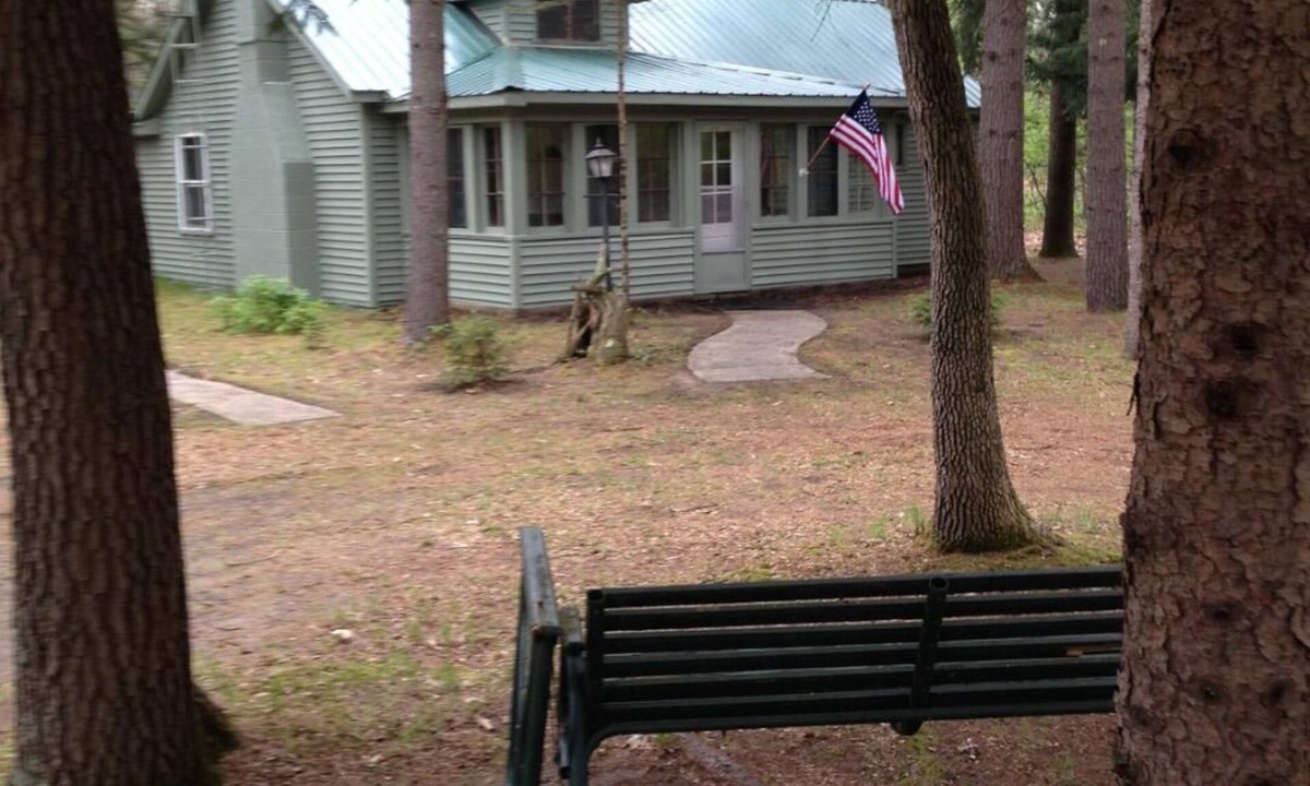 Wellston Cabin | The Pines Hideaway Cabin by Tippy Dam
