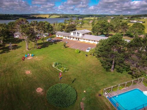 Rusticoville Hotel | The Pines Motel and Cottages