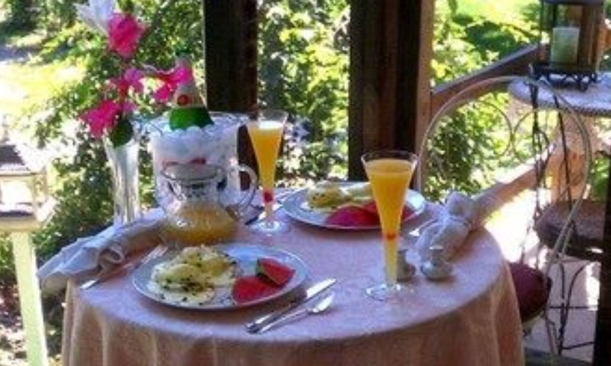 Dresden Bed & Breakfast | The Pines of Dresden B&B