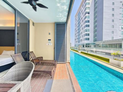 Tanjong Bidara Apartment | The Pines Poolside Suite