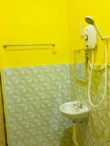 Kampung Semut Api House | The Pines Small Studio