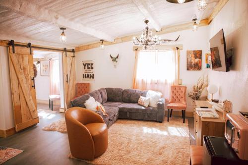 Nephi Apartment | The Pink Hayloft