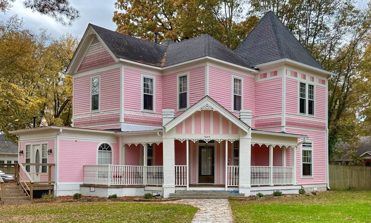 Conway House | The Pink House est. 1892