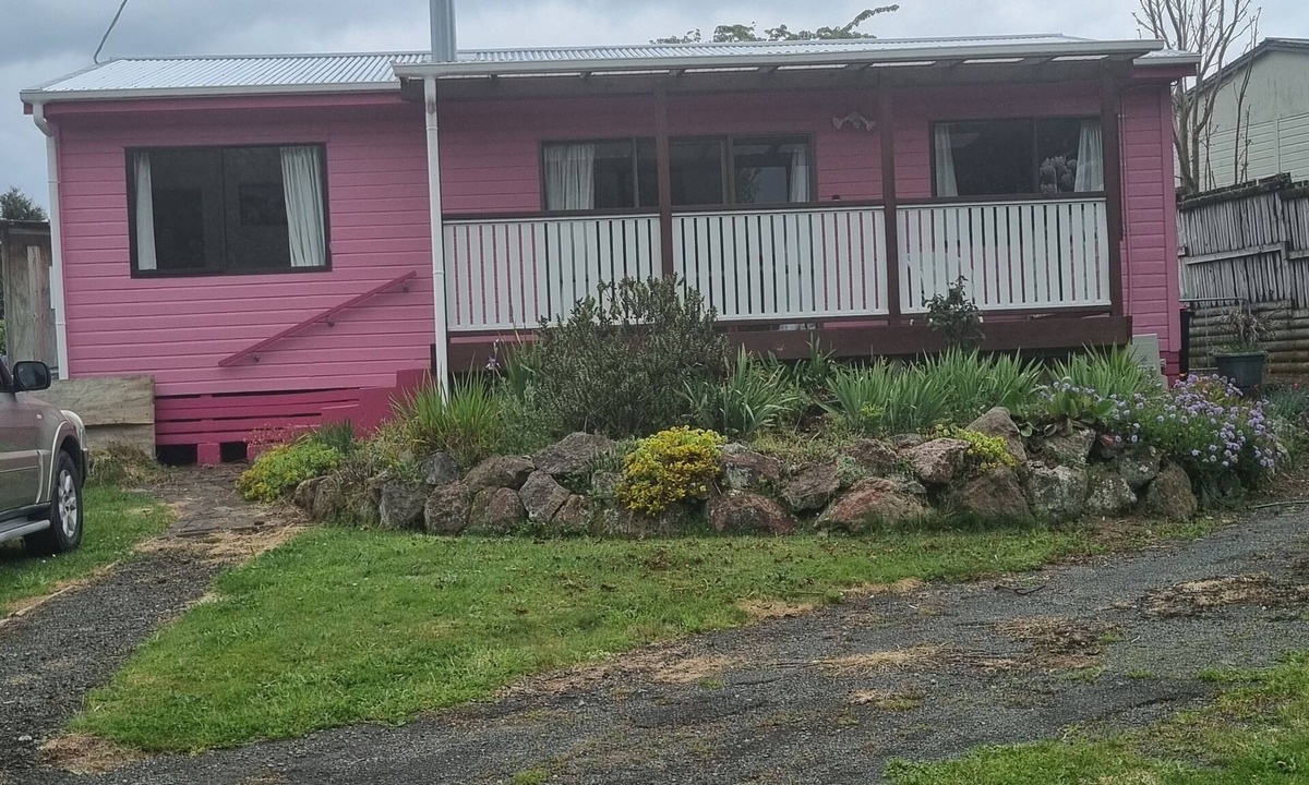 Tokoroa Cottage | The Pink House