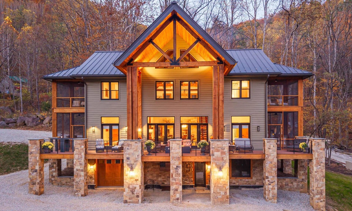 Roseland House | The Pinnacle Ridge Lodge