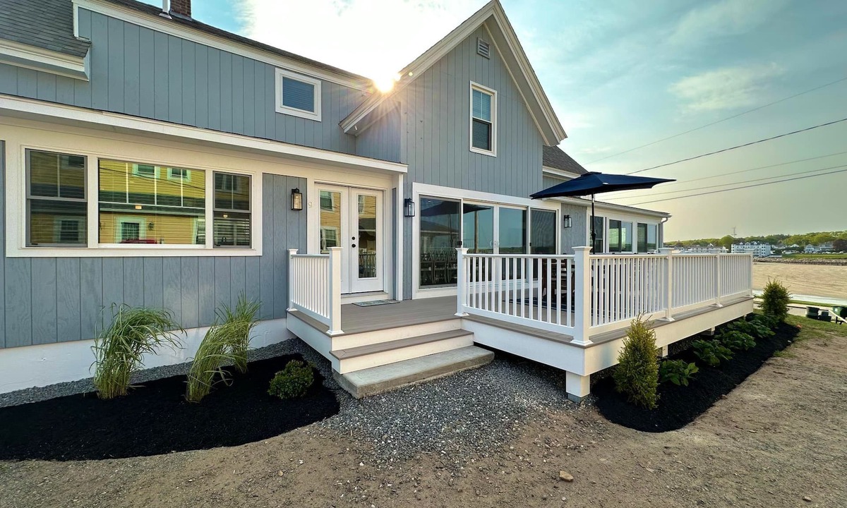 York Beach House | The Pioneer - York Beachfront living