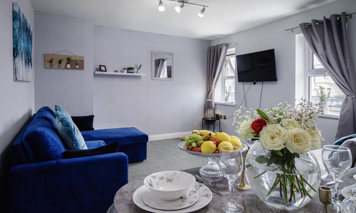 South Shore Apartment | The Place Apartment 6