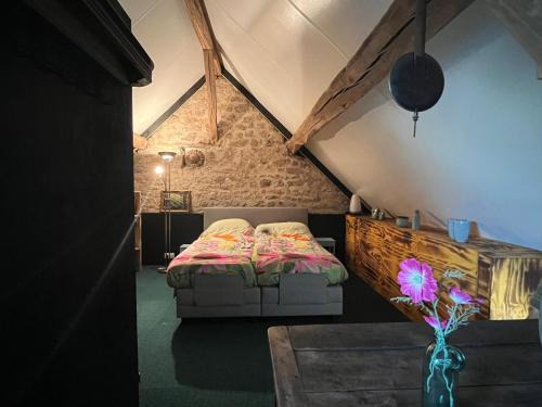 Lormes Apartment | The Place to Be