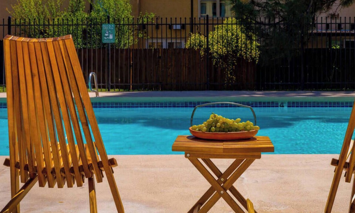 Northeast Heights House | The Plaza - An Irvie Home w Summer Pool