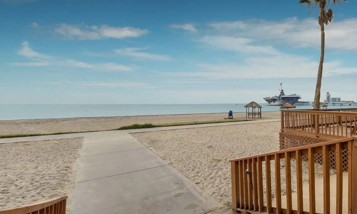 North Beach Hotel | The Plaza at North Beach Corpus Christi