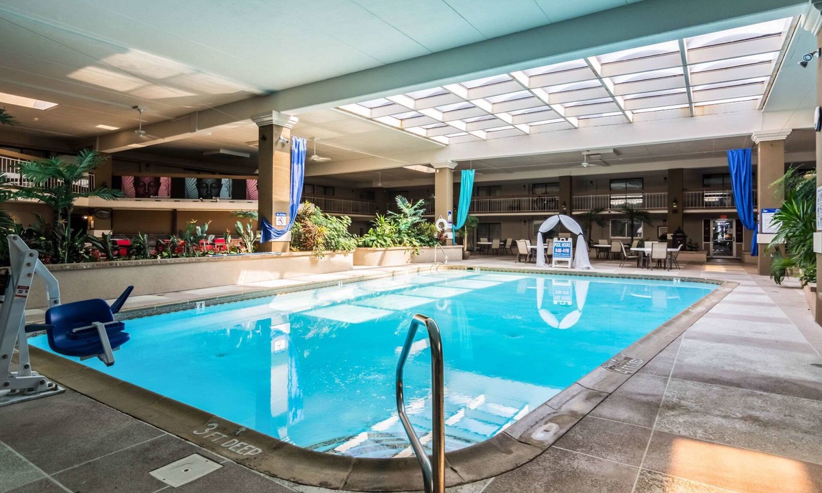 Hagerstown Hotel | The Plaza Inn & Suites