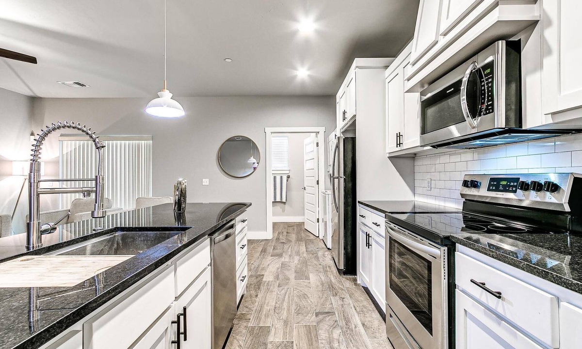 Asian District Condo | The Plaza VIP Lodge 3 Bedroom Condo #H2