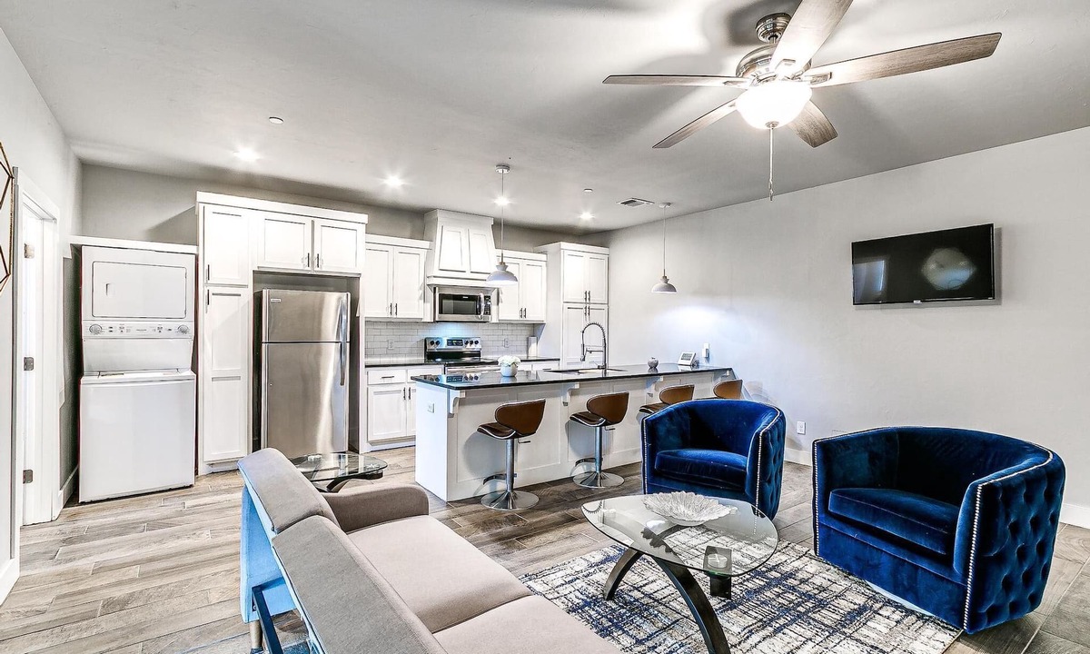 Asian District Condo | The Plaza VIP Lodge 3 Bedroom Condo #H6