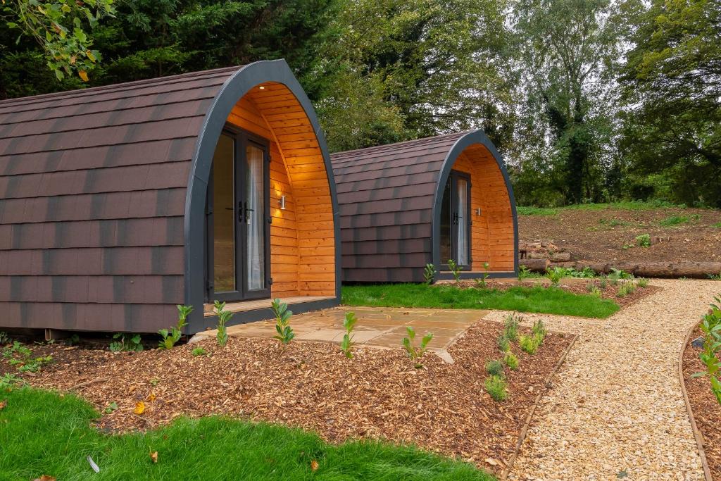 South Leigh Apartment | The Plough Inn Cabins