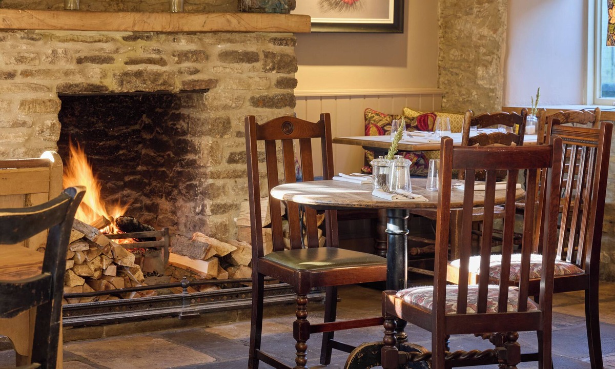 Kelmscott Hotel | The Plough Inn