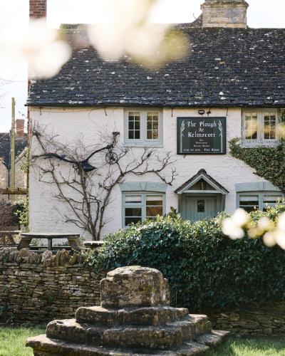Kelmscott Hotel | The Plough Inn