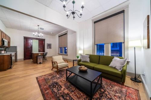 Sedalia Apartment | The Plum Suite