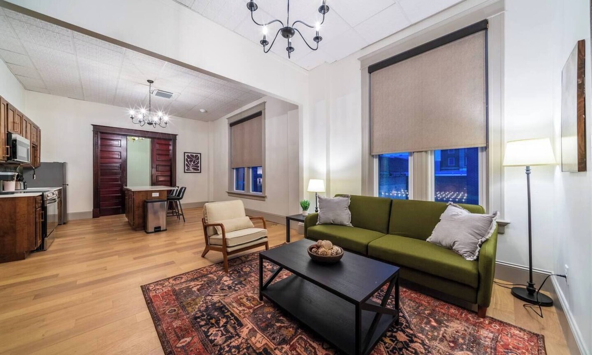 Sedalia Apartment | The Plum Suite