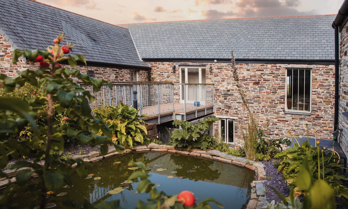 Mitchell Hotel | The Plume of Feathers