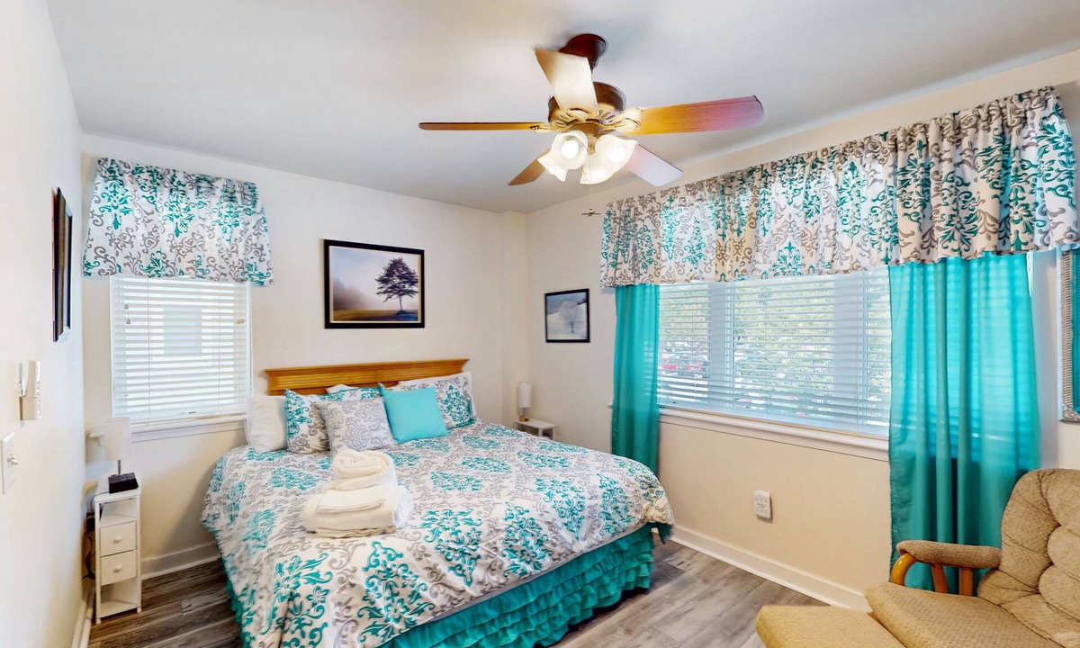 Huddleston Apartment | The Pointe - Peaceful resort studio, beach, game room & lake access