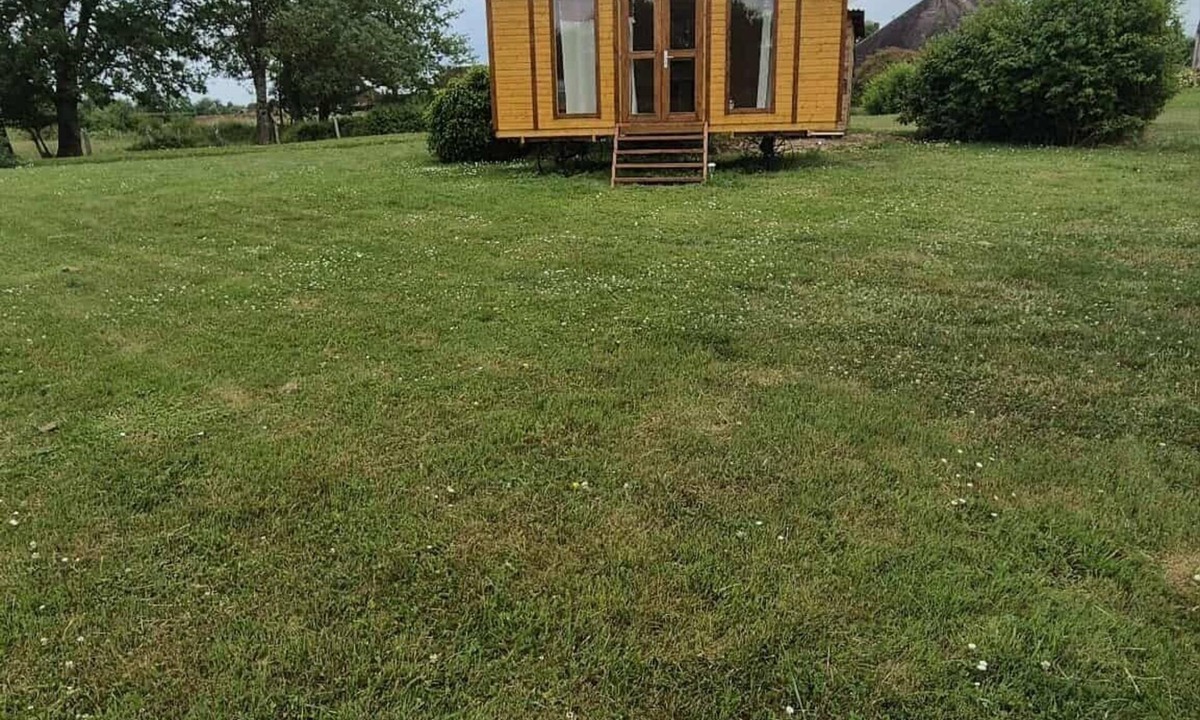 Chessy-les-Pres Cabin | The pond caravan