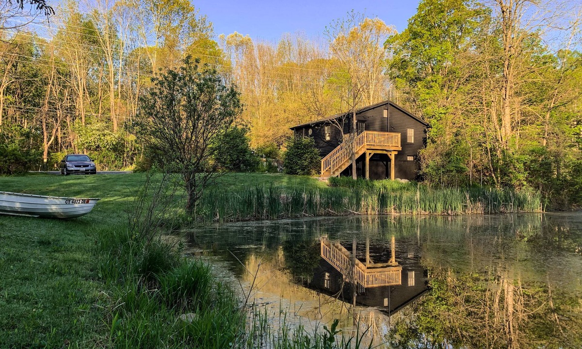 Hamburg House | The Pond Getaway