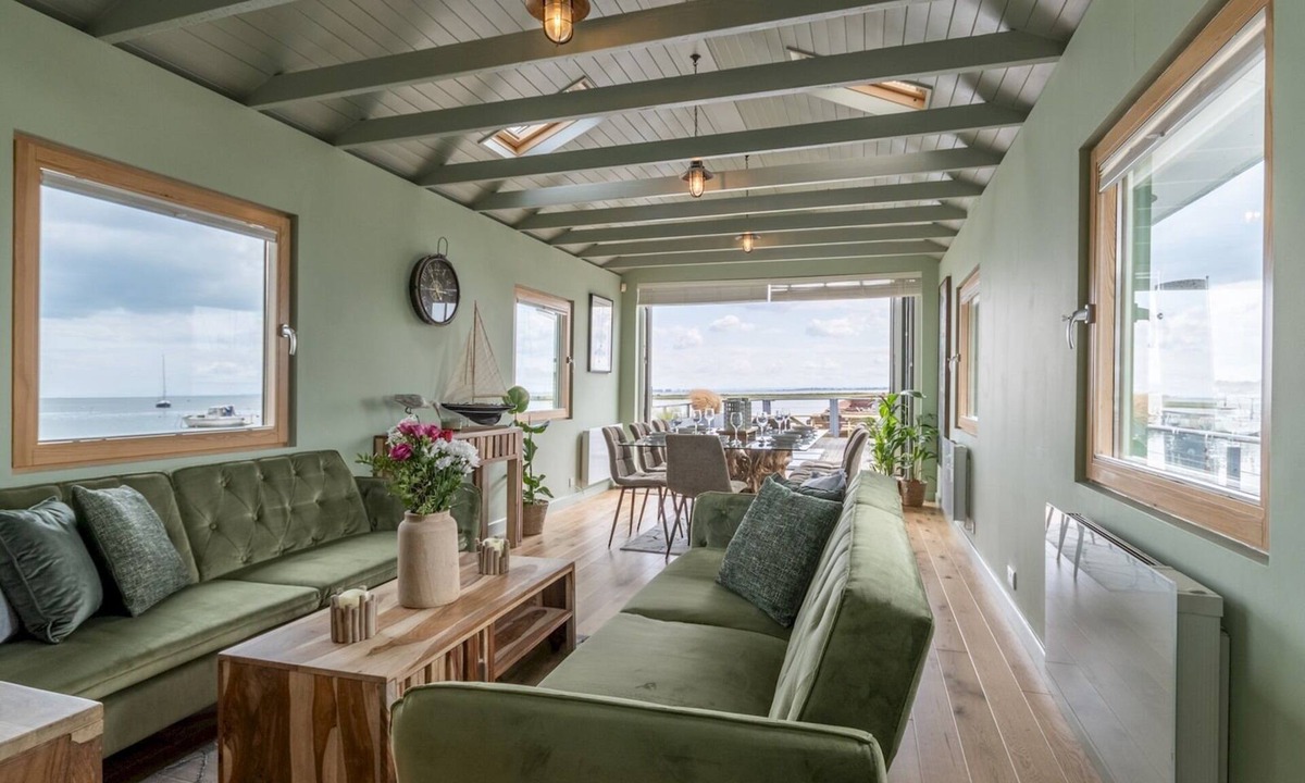 Leigh-on-Sea House | The Pontoon! - Pass the Keys