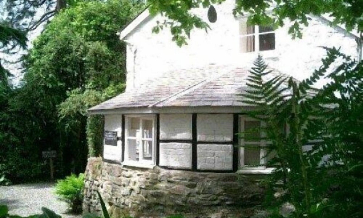 Machynlleth Cottage | The Pool Cottage