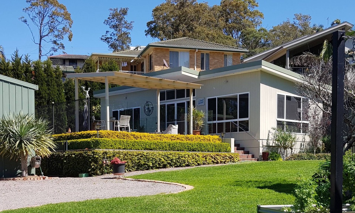 Lemon Tree Passage Apartment | The Pool House