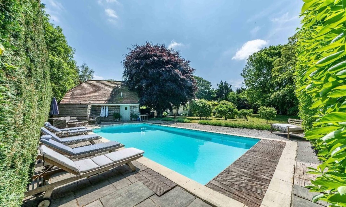 Aldingbourne Cottage | The Pool House