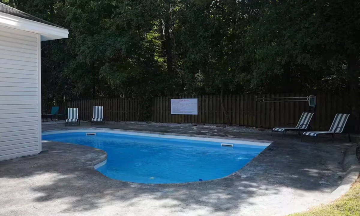 Jonesboro House | The Poolside Retreat/entire house